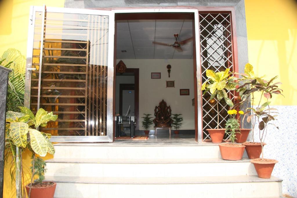 Hotel Maa Kamakhya Пури Экстерьер фото