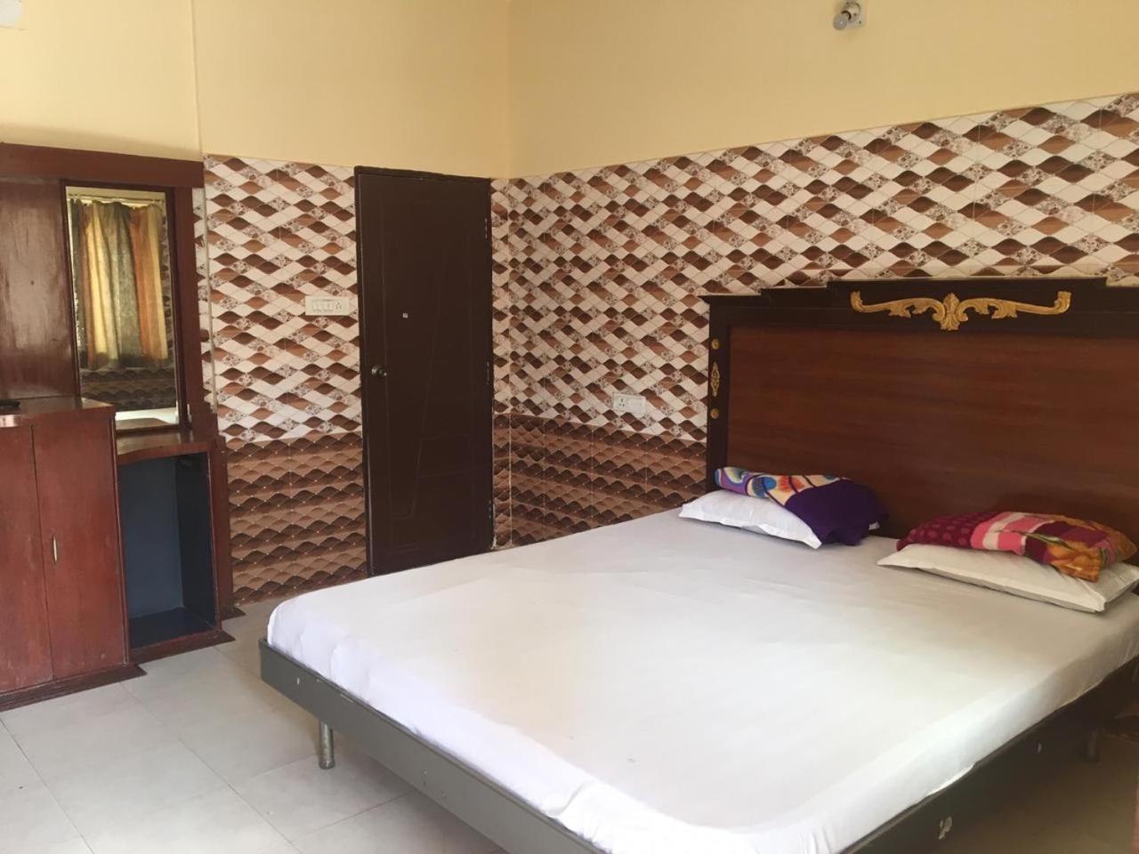 Hotel Maa Kamakhya Пури Экстерьер фото